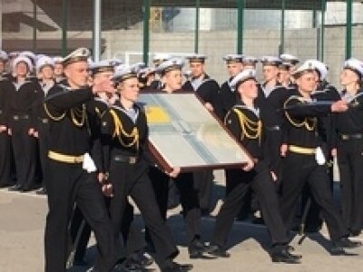 На святкуванні 100-річчя флоту в Одесі винесли прапор, який моряки піднімали у 1918 році